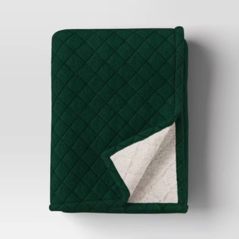 NWT Room Essentials Quilted Jersey Throw Blanket With Faux Shearling Reverse